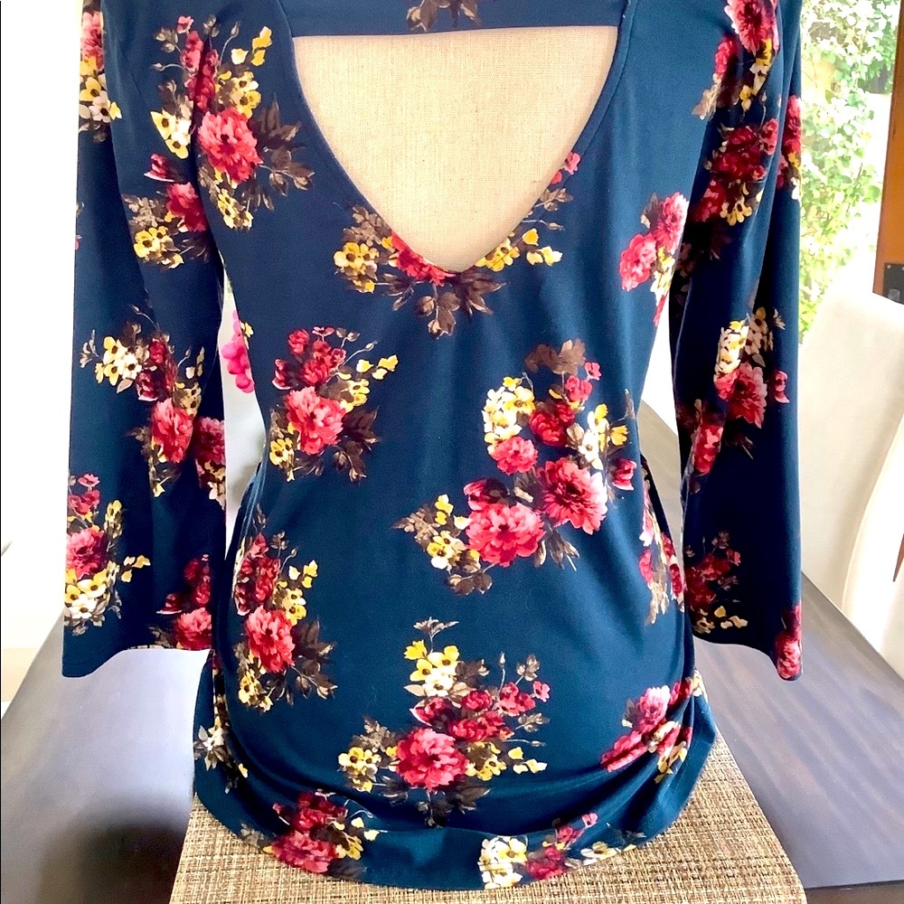 Flowered blouse 3/4 sleeve v-back - Picture 4 of 7